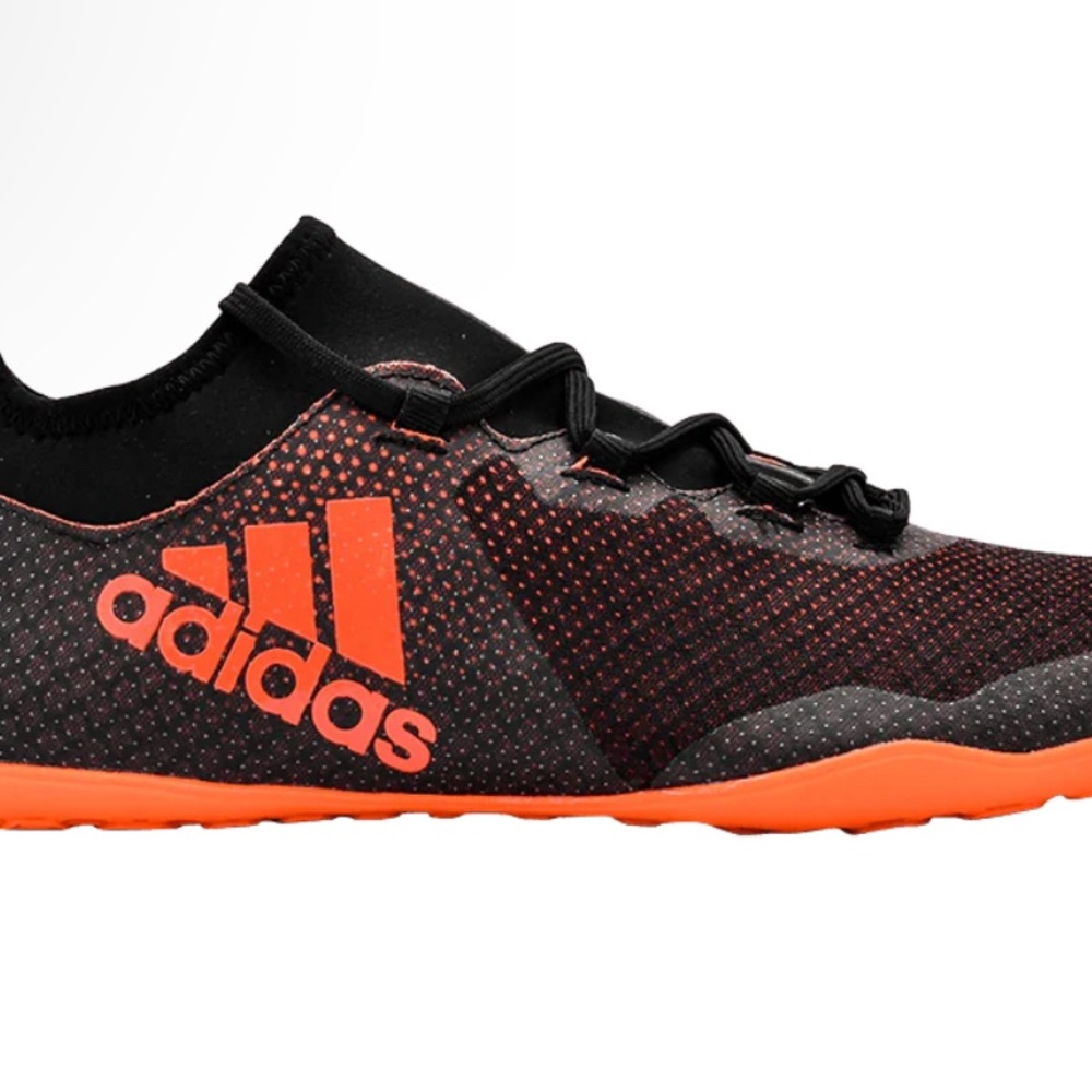 Indoor soccer cleats